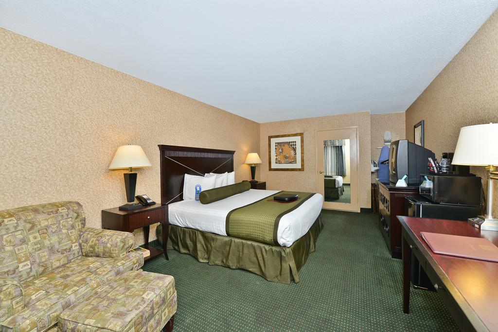 Quality Inn Windsor Mill Room photo